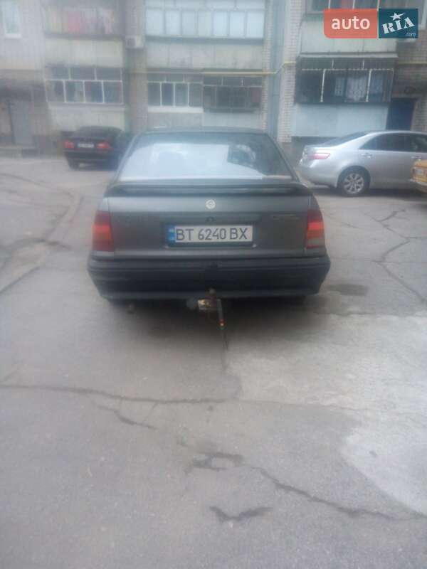 Седан Opel Kadett 1988 в Нікополі фото 4 Седан Opel Kadett 1988 в Нікополі