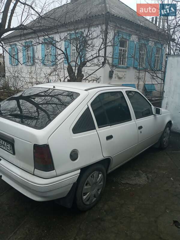 Седан Opel Kadett 1990 в Дніпрі