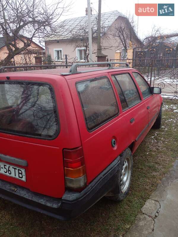 Универсал Opel Kadett 1988 в Бориславе