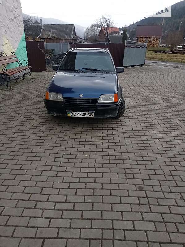 Хэтчбек Opel Kadett 1988 в Яремче