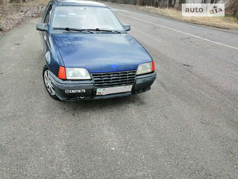 Хетчбек Opel Kadett 1988 в Овручі