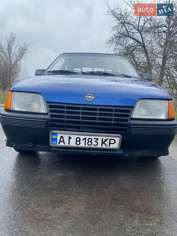 Хэтчбек Opel Kadett 1985 в Ватутино фото 3 Хэтчбек Opel Kadett 1985 в Ватутино