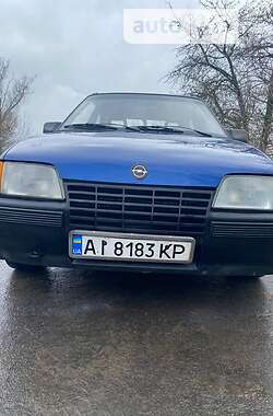 Хэтчбек Opel Kadett 1985 в Ватутино