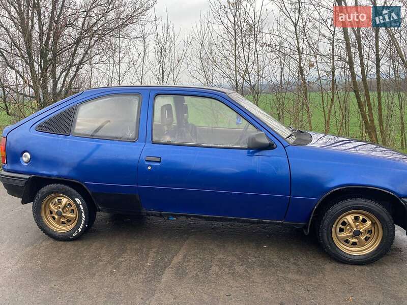 Хэтчбек Opel Kadett 1985 в Ватутино фото 2 Хэтчбек Opel Kadett 1985 в Ватутино