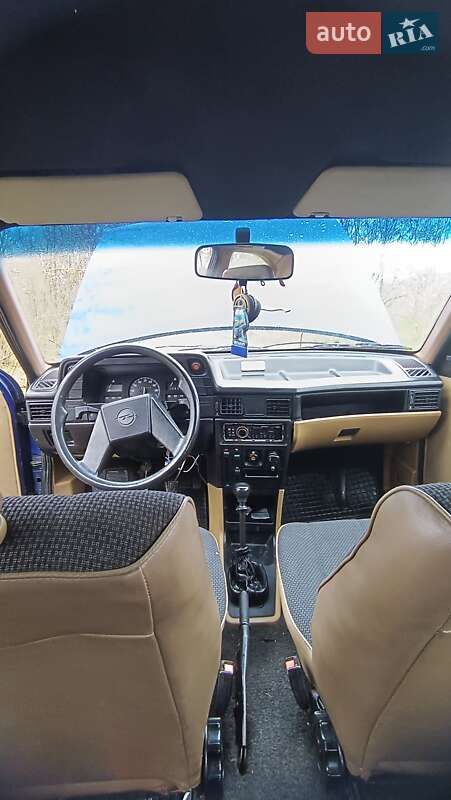 Хэтчбек Opel Kadett 1985 в Ватутино фото 10 Хэтчбек Opel Kadett 1985 в Ватутино