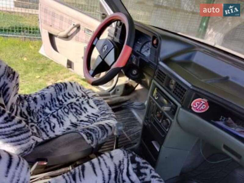 Седан Opel Kadett 1988 в Дніпрі