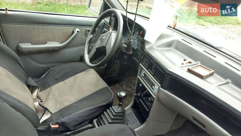 Хэтчбек Opel Kadett 1987 в Ивано-Франковске