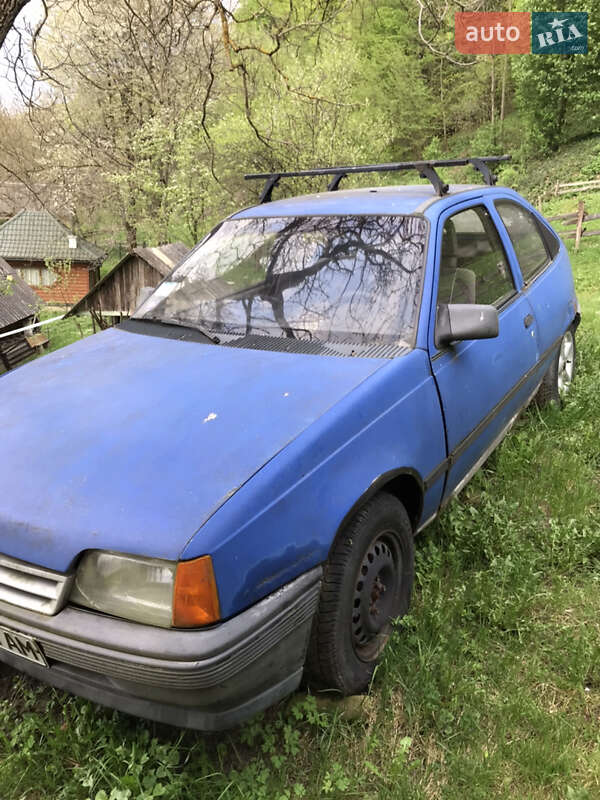 Хэтчбек Opel Kadett 1988 в Косове