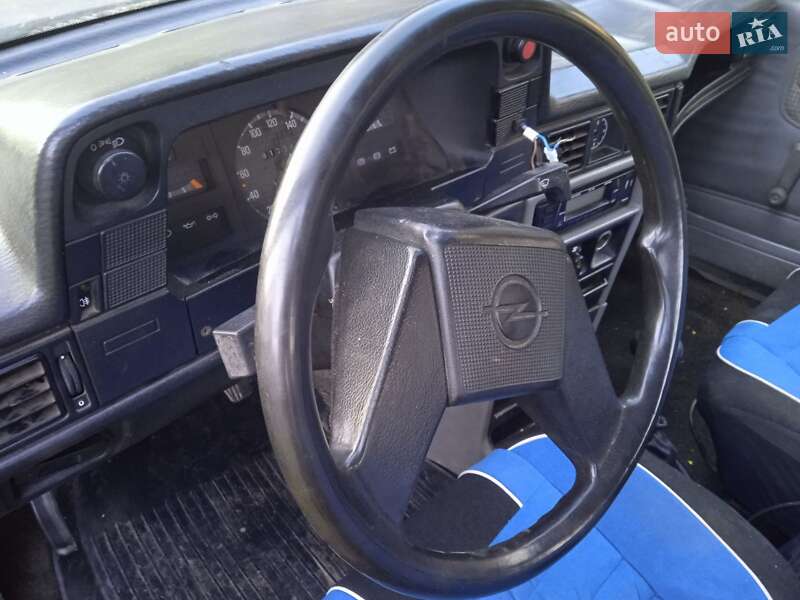 Хетчбек Opel Kadett 1987 в Верховині