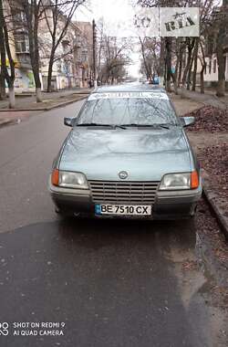 Седан Opel Kadett 1987 в Миколаєві
