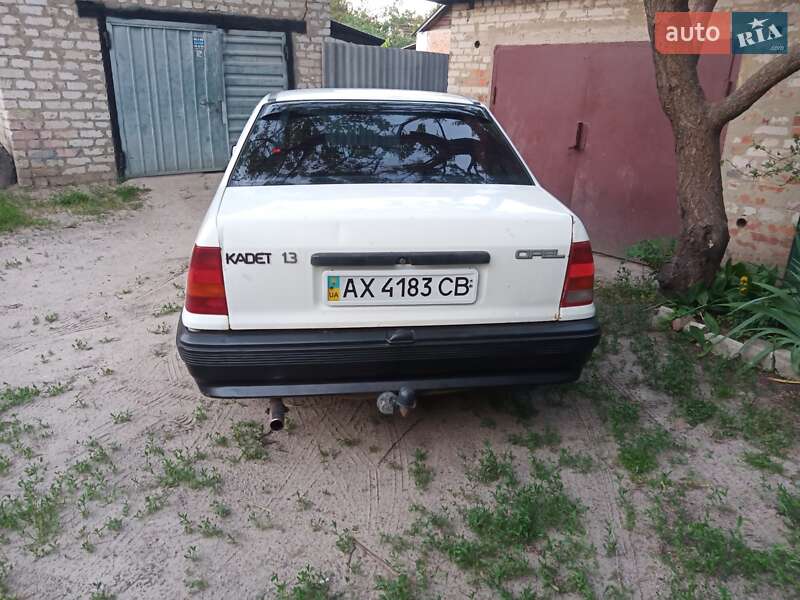 Седан Opel Kadett 1987 в Харкові