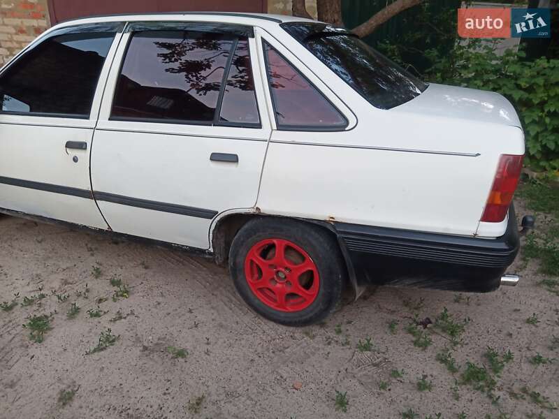 Седан Opel Kadett 1987 в Харкові