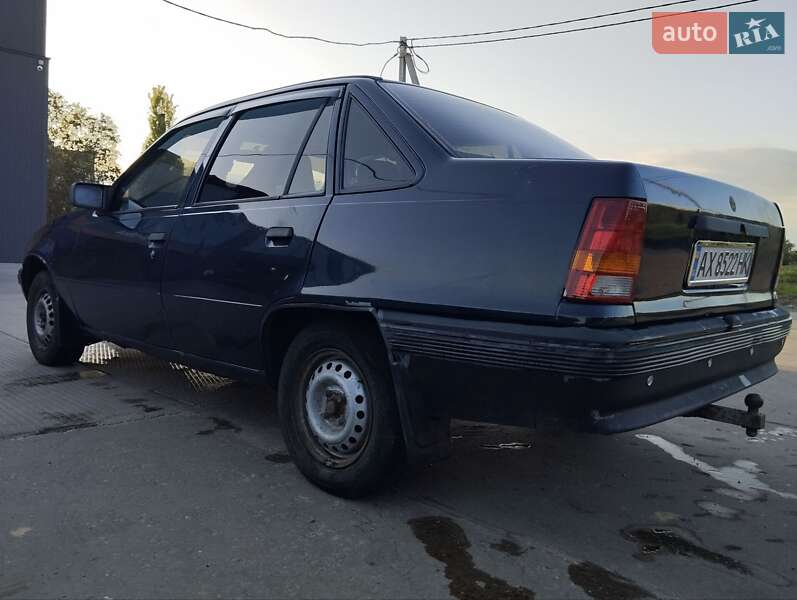 Седан Opel Kadett 1987 в Первомайську