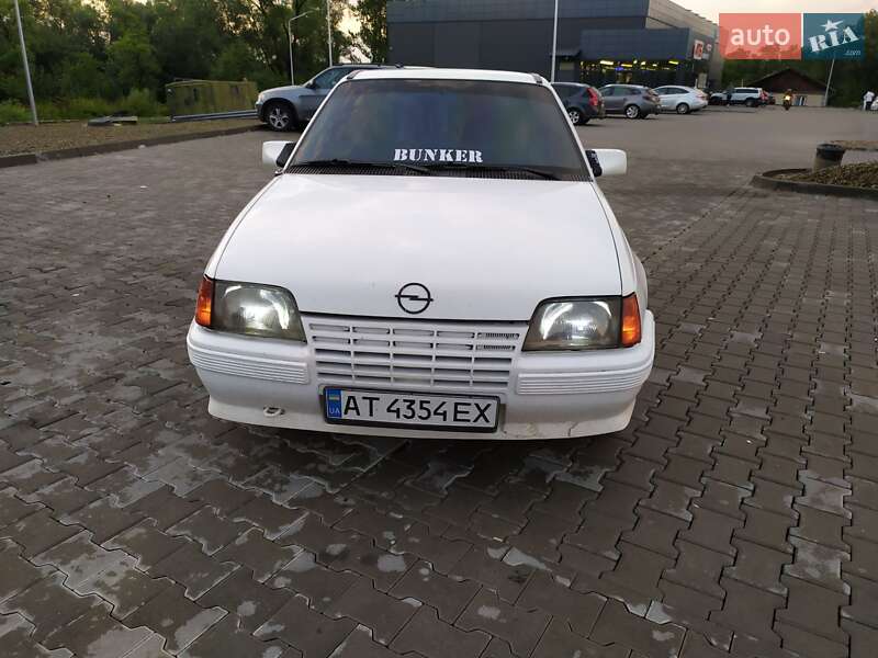 Хэтчбек Opel Kadett 1987 в Ивано-Франковске