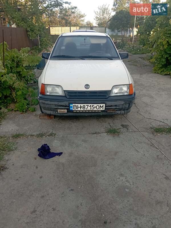 Седан Opel Kadett 1990 в Килии