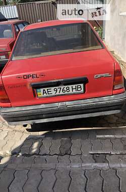 Седан Opel Kadett 1986 в Днепре
