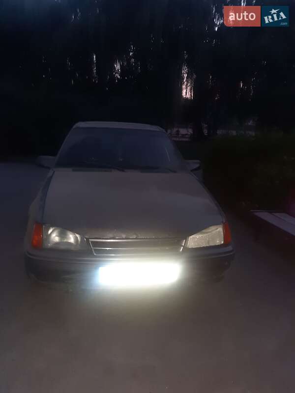 Седан Opel Kadett 1991 в Миргороде