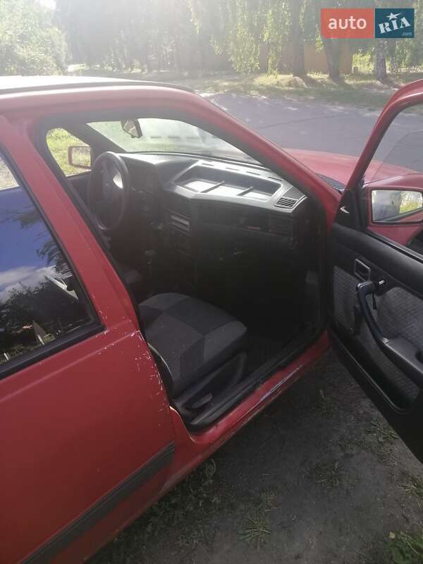 Седан Opel Kadett 1988 в Барышевке фото Седан Opel Kadett 1988 в Барышевке