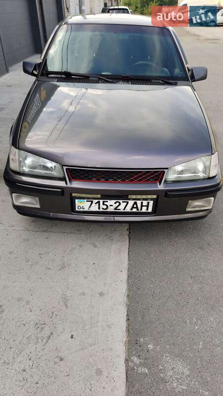 Седан Opel Kadett 1986 в Дніпрі