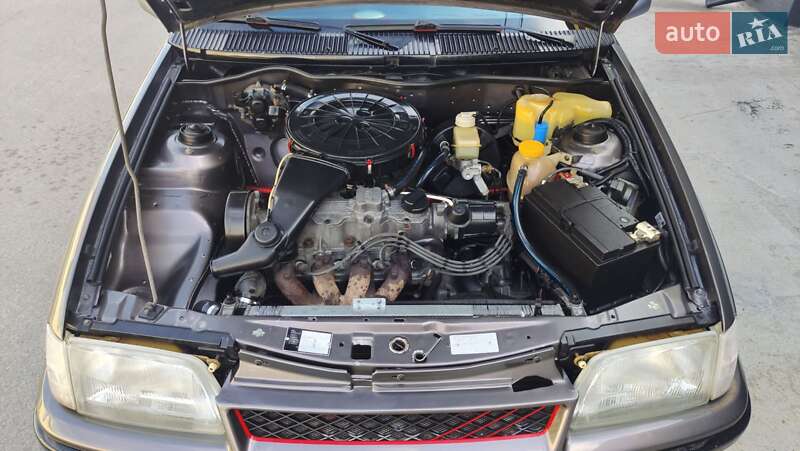 Седан Opel Kadett 1986 в Дніпрі