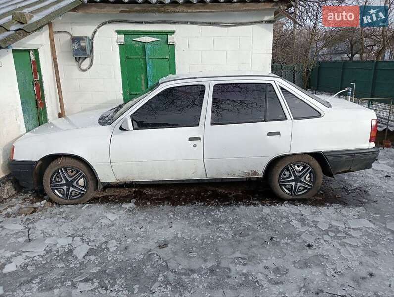 Седан Opel Kadett 1991 в Дніпрі