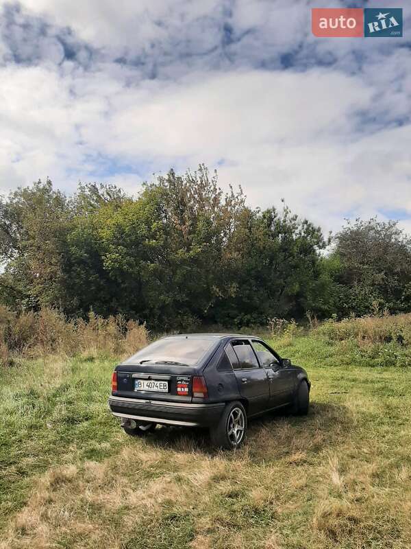 Хэтчбек Opel Kadett 1988 в Полтаве