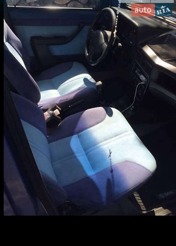 Хэтчбек Opel Kadett 1983 в Ужгороде