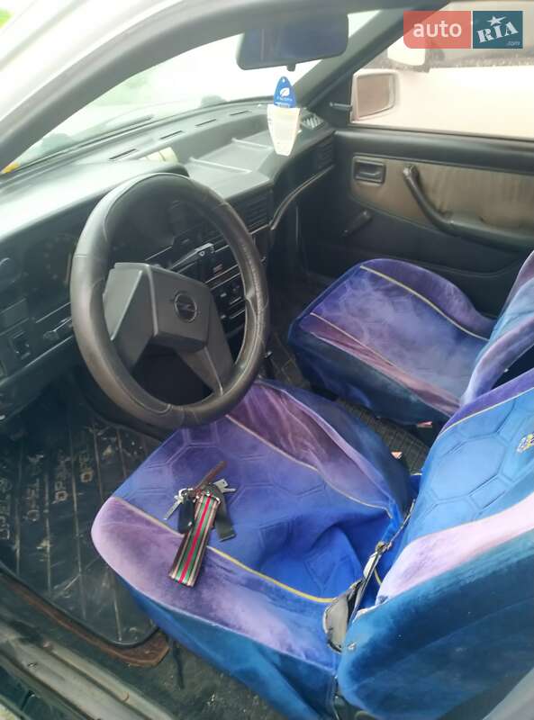 Хэтчбек Opel Kadett 1986 в Львове