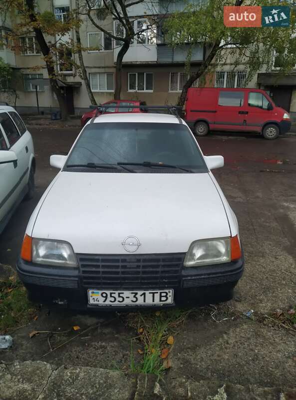 Хэтчбек Opel Kadett 1986 в Львове