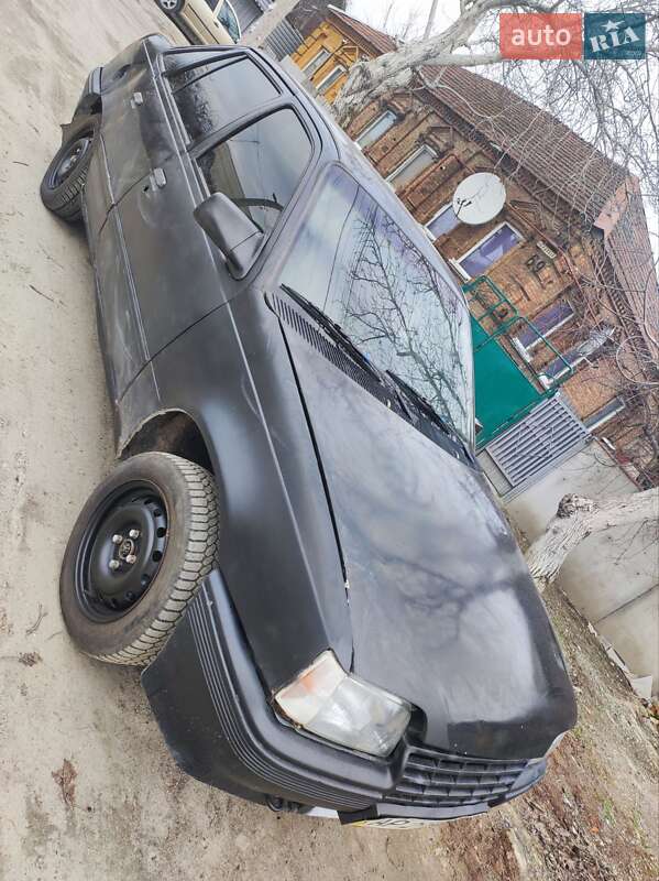 Седан Opel Kadett 1988 в Запоріжжі