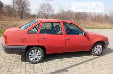 Седан Opel Kadett 1987 в Стрые