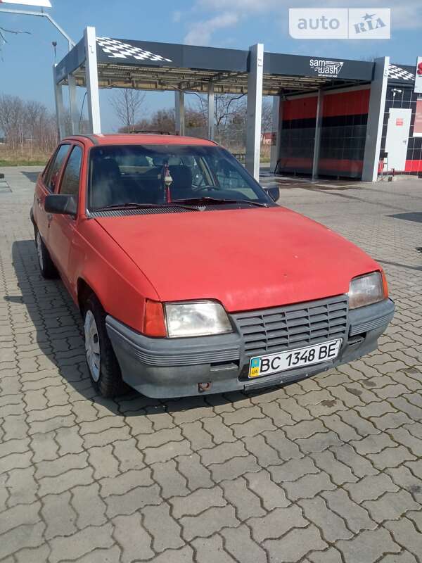 Седан Opel Kadett 1987 в Стрию