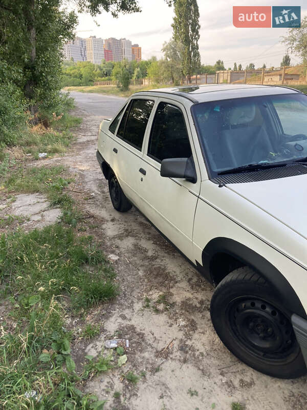Седан Opel Kadett 1987 в Києві