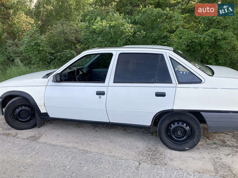Седан Opel Kadett 1987 в Києві