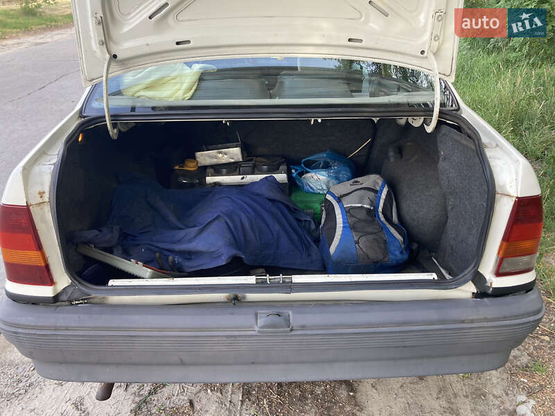 Седан Opel Kadett 1987 в Києві