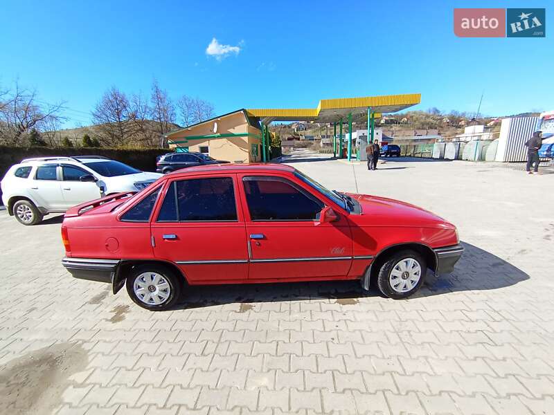 Седан Opel Kadett 1988 в Турці