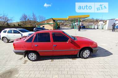 Седан Opel Kadett 1988 в Турке