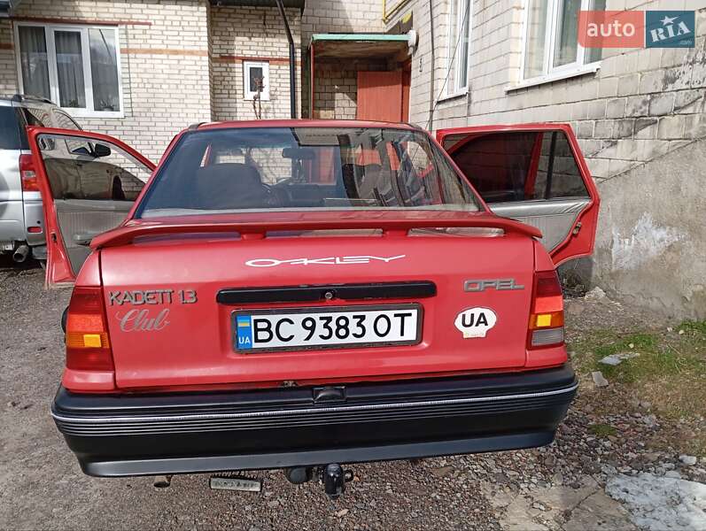 Седан Opel Kadett 1988 в Турці