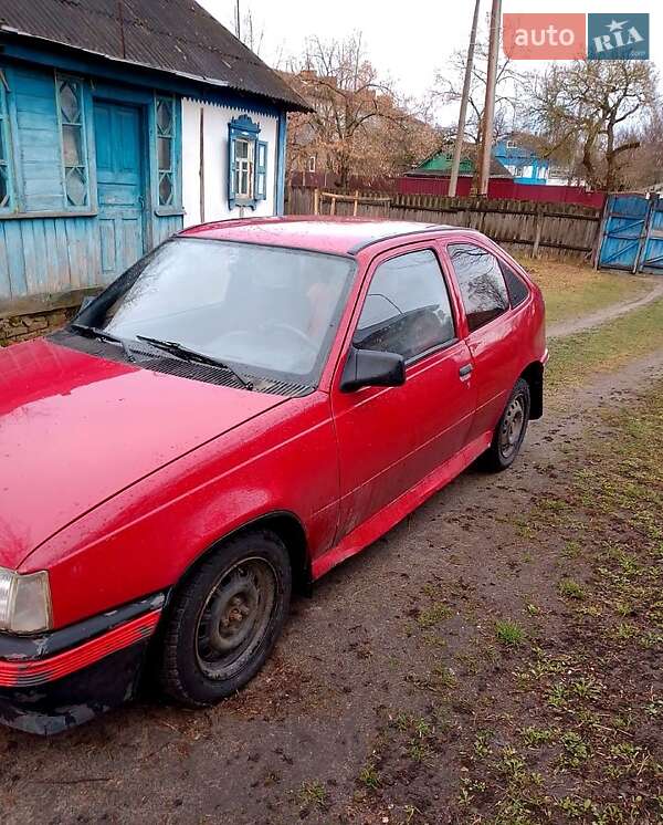 Хэтчбек Opel Kadett 1985 в Коропе