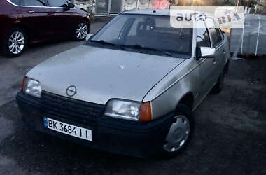 Седан Opel Kadett 1988 в Ровно