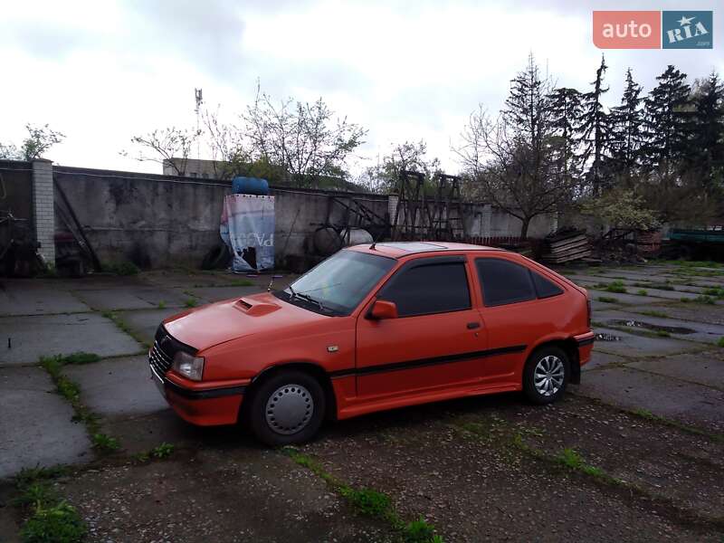 Хэтчбек Opel Kadett 1986 в 