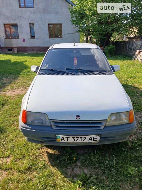 Седан Opel Kadett 1991 в Ивано-Франковске