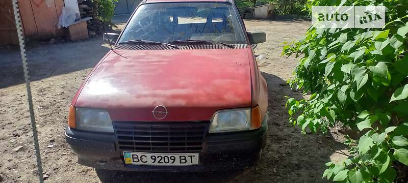 Хэтчбек Opel Kadett 1985 в Дрогобыче