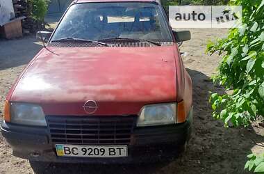 Хэтчбек Opel Kadett 1985 в Дрогобыче