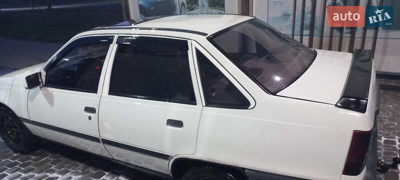Седан Opel Kadett 1987 в Кременчуге фото 3 Седан Opel Kadett 1987 в Кременчуге