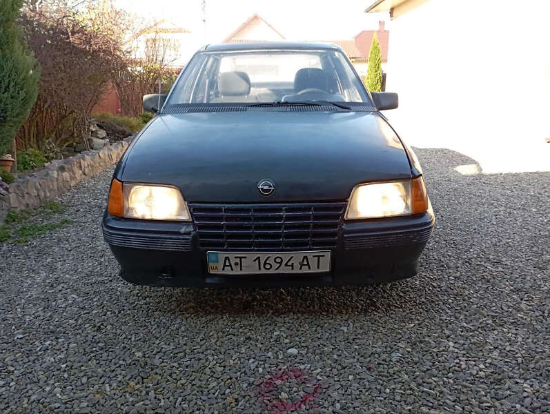 Седан Opel Kadett 1991 в Снятине