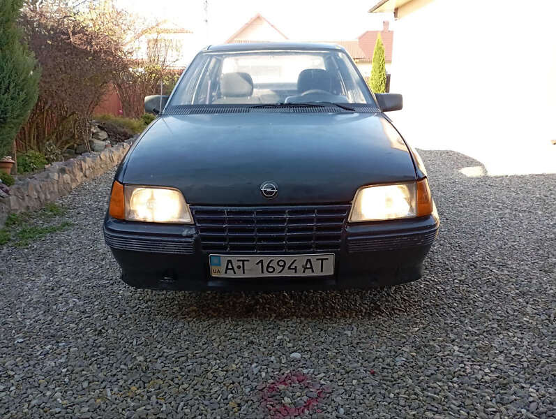 Седан Opel Kadett 1991 в Снятині