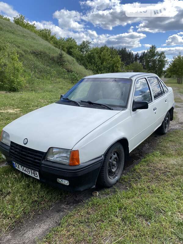 Седан Opel Kadett 1987 в Харькове