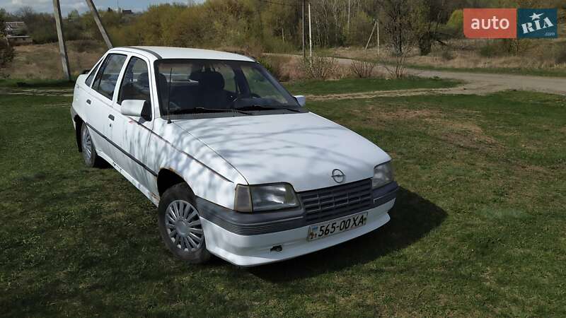 Седан Opel Kadett 1986 в Харкові