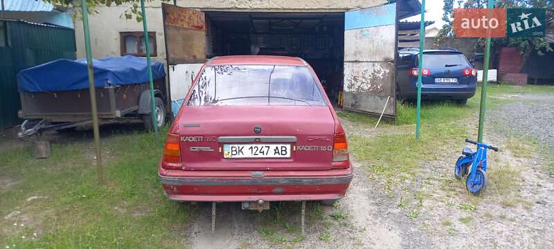 Седан Opel Kadett 1986 в Рафалівці